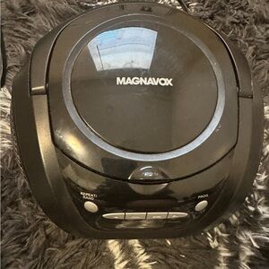 Magnavox MD6924 Portable Top Loading CD Boombox